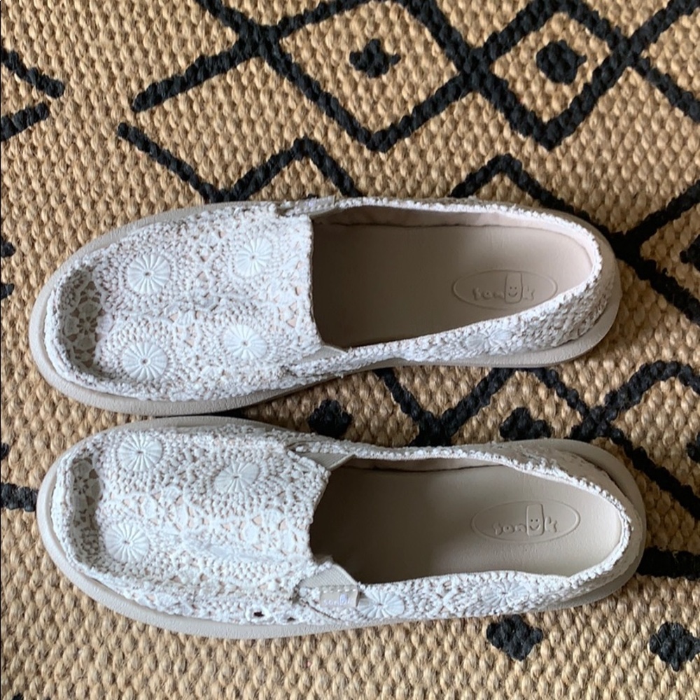 Sanuk Donna Crochet Size 9